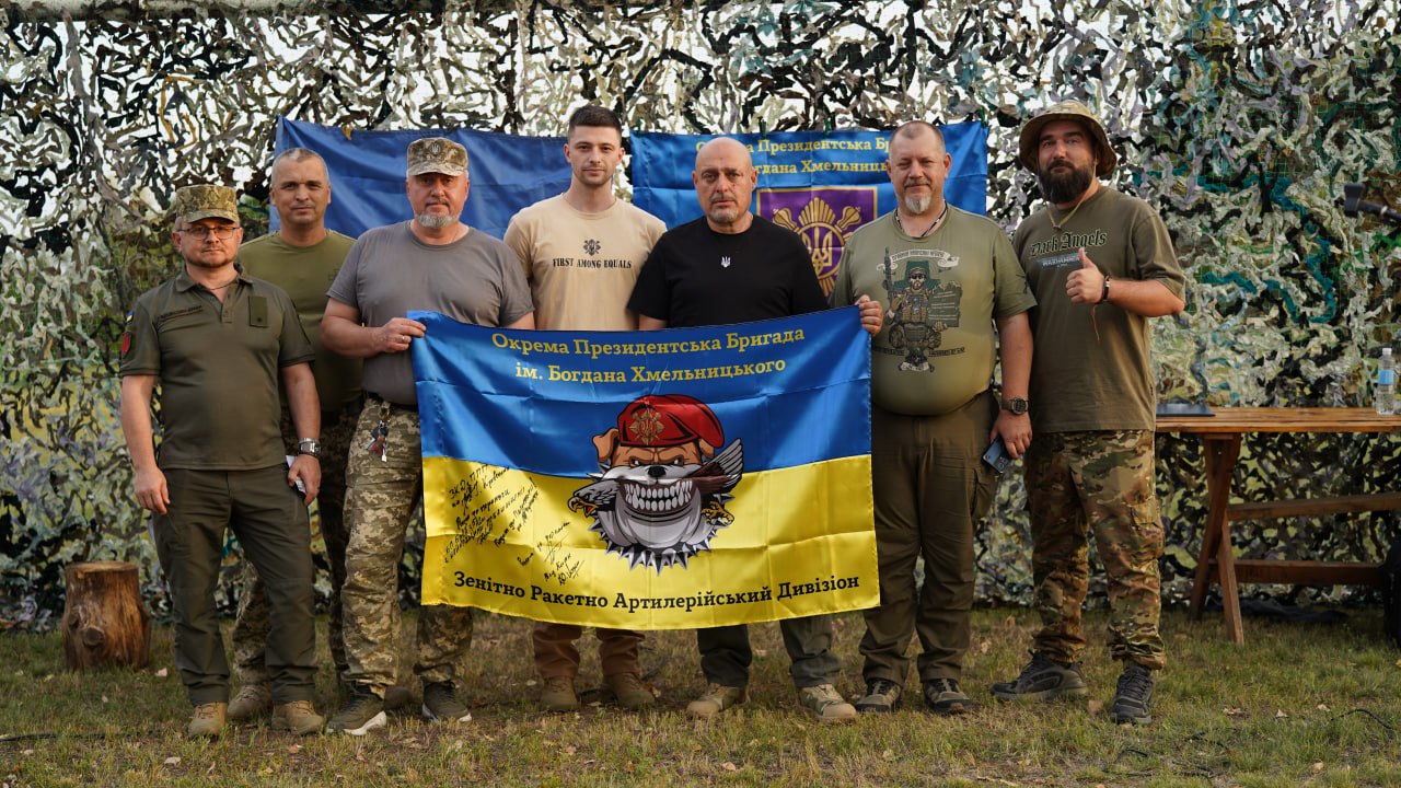 Фото з мікрофоном