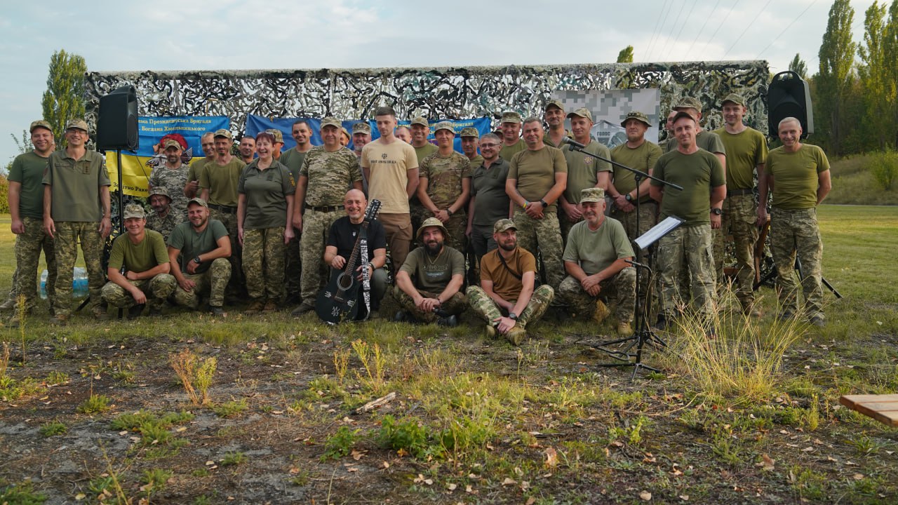 Фото з мікрофоном